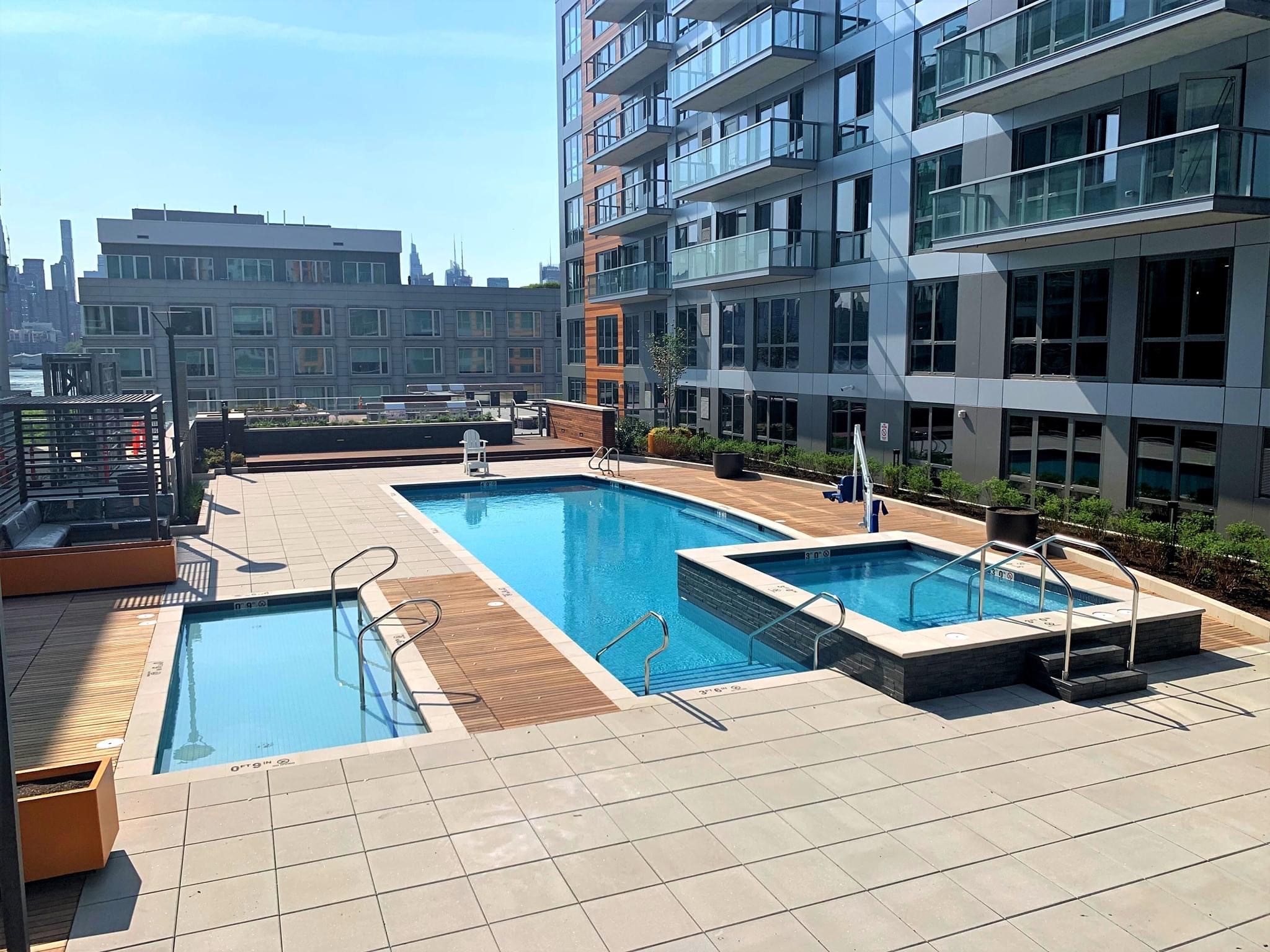 RiverHouse 9